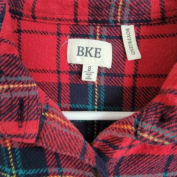 BKE Women’s Flannel Shirt Small Red Plaid Button Up Boyfriend Fit Supersoft - Picture 2 of 6